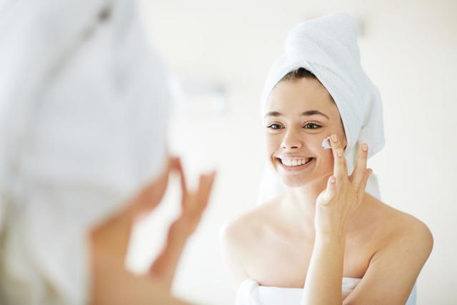 woman-putting-on-face-cream https://skinhealthcanada.ca/