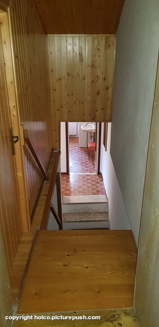 krakende trap met links de afgesloten 4e slaapkame Casa Teresa