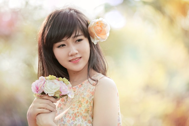 girl with flowers camerafuda