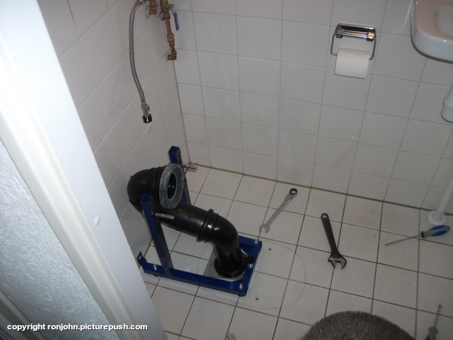 Aangepast toilet plaatsen 27-11-18 (6) Aanpassingen in huis 2018