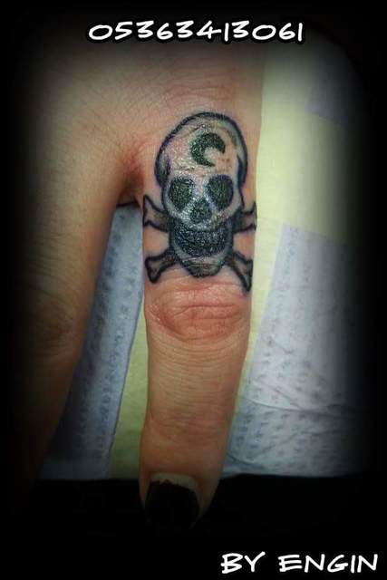 skull tattoo finger tattoo dovmeistanbul1 dövmeci dövme yapan yerler dövmeci numaraları dövme kursu dövme modelleri dövme desenleri kücükcekmece dövme dövmeci