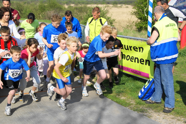 DSC07617 Jeugd 1 km loop Oostvoorne 19 april 09