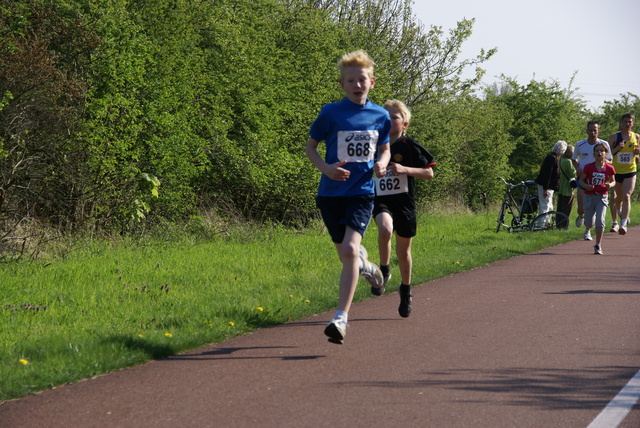 DSC07624 Jeugd 1 km loop Oostvoorne 19 april 09