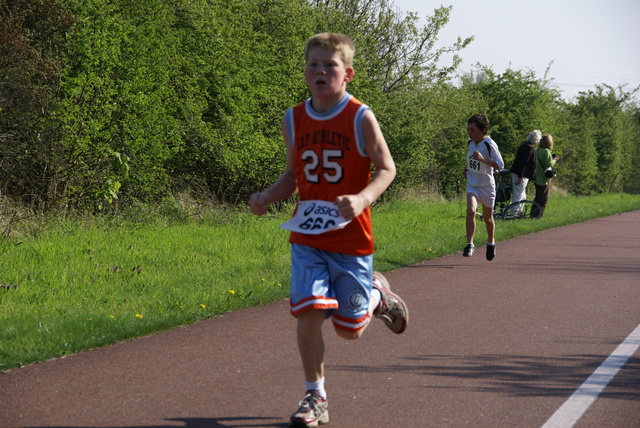 DSC07626 Jeugd 1 km loop Oostvoorne 19 april 09