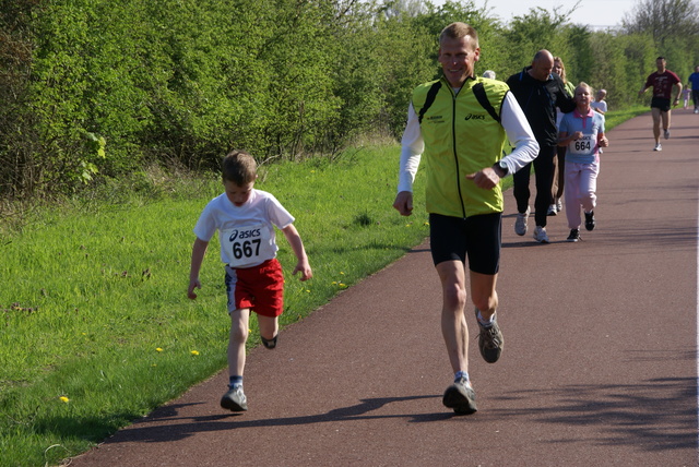 DSC07632 Jeugd 1 km loop Oostvoorne 19 april 09