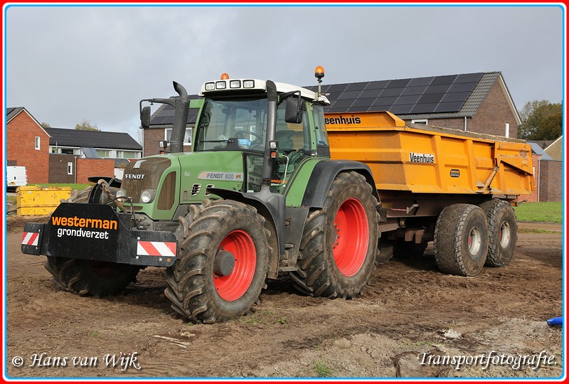 FENDT 820  B-BorderMaker - Kranen