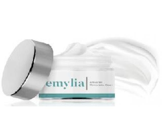 24018 Side Effects of Emylia Moisturiser?