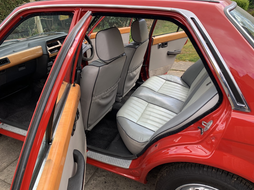 YcY2q0qz o INTERIOR
