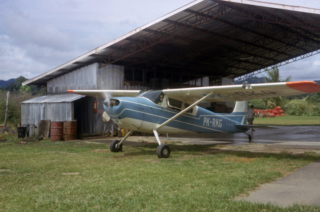 HG2-1-027b Nabire aviation