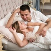 couple-being-romantic-bed-w... - MSX6 Österreich Kaufen, Erf...