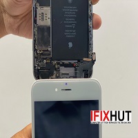 apple-iphone-broken-screen-... - Anonymous