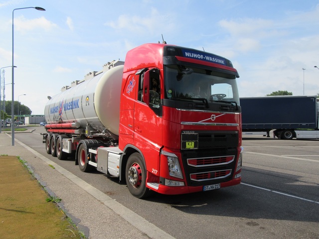ST NW 217 Volvo FH Serie 4