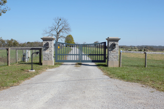 horse farm gate lexington ky Picture Box