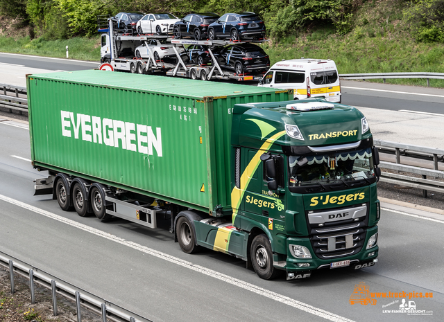 LKW Truck Trucking powered by www.truck-pics View from a bridge 2021 powered by ww.truck-pics.eu & www.lkw-fahrer-gesucht.com, #truckpicsfamily