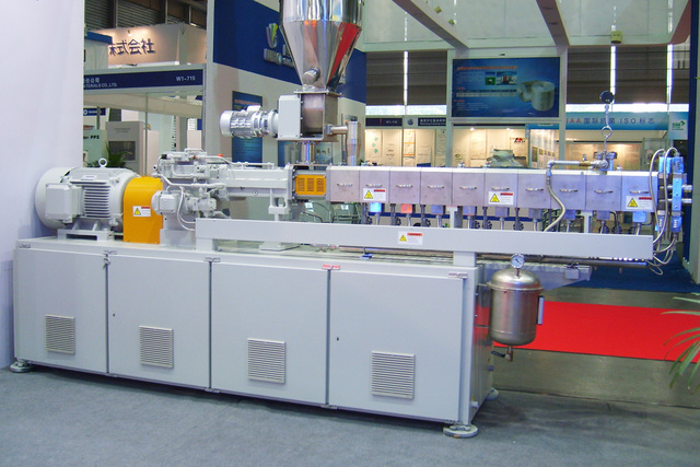 Twin-Screw Extrusion for Plastic Recycling Picture Box