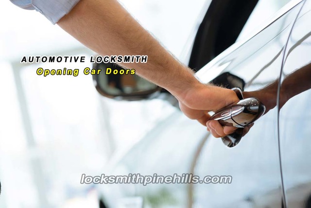 Pine-Hills-locksmith-opening-car-doors Pine Hills Locksmith