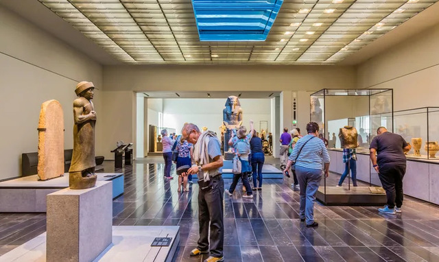 Louvre Museum Picture Box