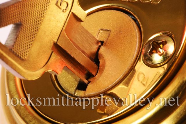 change-lock-Apple-Valley-locksmith Locksmith Apple Valley MN