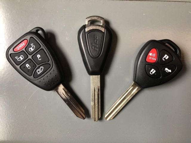 Car Key Replacement Guildford carkeysm25