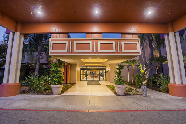 DSC00081-HDR (1) Book Airport Hotel In Fresno & Enjoy All The Amenities & Services