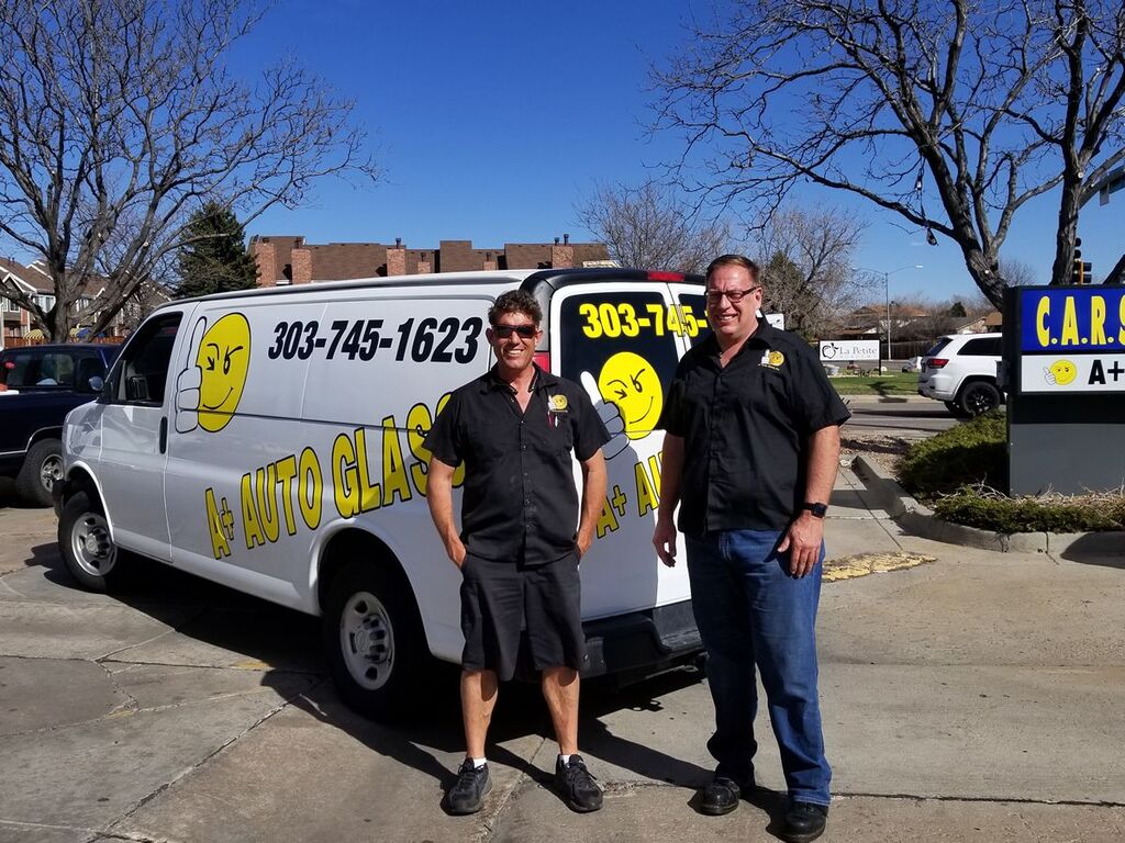 Hire Professional Service Auto Glass Replacement. Picture Box