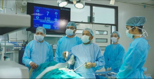 Dr R K Mishra - Laparoscopic Surgeon 2 Picture Box