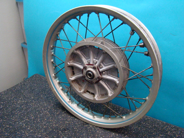 DSC01660 1977 BMW R100RS Spoke wheel set #2 w/blue pinstripe