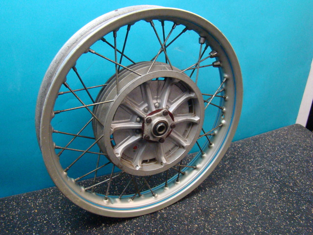 DSC01661 1977 BMW R100RS Spoke wheel set #2 w/blue pinstripe