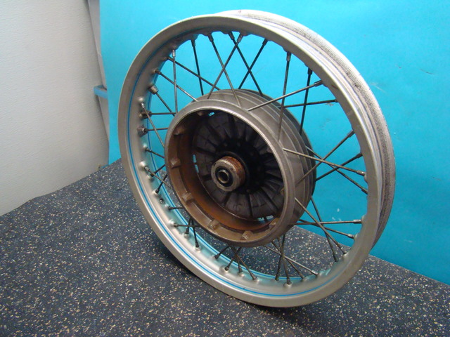 DSC01662 1977 BMW R100RS Spoke wheel set #2 w/blue pinstripe