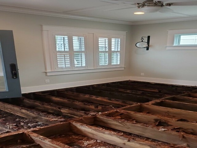 4 Clewiston Crawl Space Repair