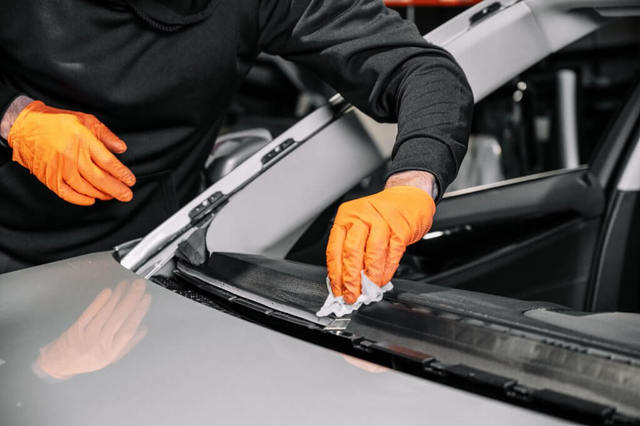 close-up-car-glazing-fixing-repairing-windshield-w Picture Box
