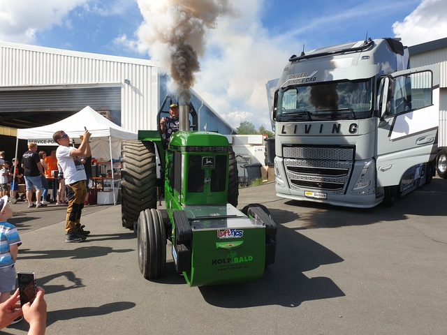 20220625 164109 TRUCK MEETS AIRFIELD 2022 in ErndtebrÃ¼ck Schameder "Save the Date!" powered by www.truck-pics.eu & www.lkw-fahrer-gesucht.com