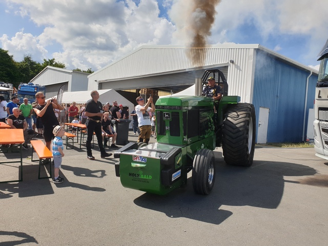 20220625 164114 TRUCK MEETS AIRFIELD 2022 in ErndtebrÃ¼ck Schameder "Save the Date!" powered by www.truck-pics.eu & www.lkw-fahrer-gesucht.com