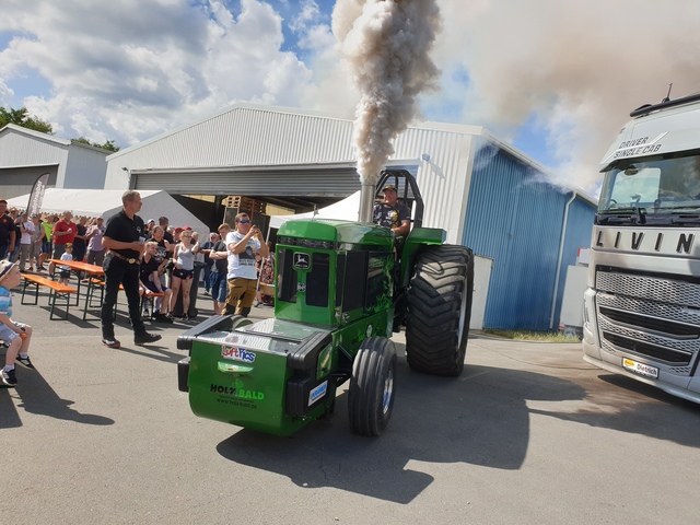 20220625 164126 TRUCK MEETS AIRFIELD 2022 in ErndtebrÃ¼ck Schameder "Save the Date!" powered by www.truck-pics.eu & www.lkw-fahrer-gesucht.com