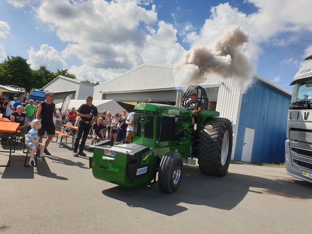 20220625 164145 TRUCK MEETS AIRFIELD 2022 in ErndtebrÃ¼ck Schameder "Save the Date!" powered by www.truck-pics.eu & www.lkw-fahrer-gesucht.com