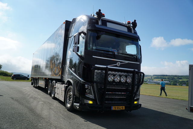 DSC05939 TRUCK MEETS AIRFIELD 2022 in ErndtebrÃ¼ck Schameder "Save the Date!" powered by www.truck-pics.eu & www.lkw-fahrer-gesucht.com