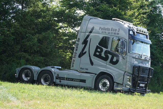 DSC06013 TRUCK MEETS AIRFIELD 2022 in ErndtebrÃ¼ck Schameder "Save the Date!" powered by www.truck-pics.eu & www.lkw-fahrer-gesucht.com