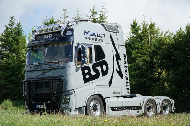 DSC06056 TRUCK MEETS AIRFIELD 2022 in ErndtebrÃ¼ck Schameder "Save the Date!" powered by www.truck-pics.eu & www.lkw-fahrer-gesucht.com