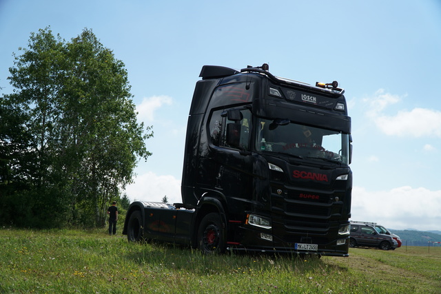 DSC06127 TRUCK MEETS AIRFIELD 2022 in ErndtebrÃ¼ck Schameder "Save the Date!" powered by www.truck-pics.eu & www.lkw-fahrer-gesucht.com