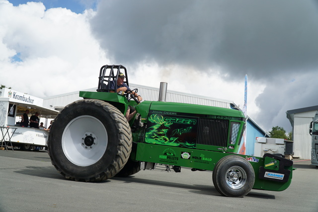 DSC06182 TRUCK MEETS AIRFIELD 2022 in ErndtebrÃ¼ck Schameder "Save the Date!" powered by www.truck-pics.eu & www.lkw-fahrer-gesucht.com