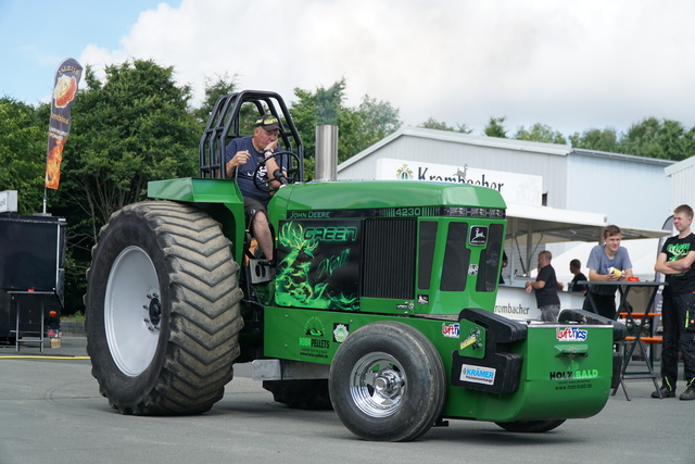 DSC06187 TRUCK MEETS AIRFIELD 2022 in ErndtebrÃ¼ck Schameder "Save the Date!" powered by www.truck-pics.eu & www.lkw-fahrer-gesucht.com