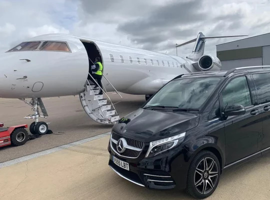 Airport Chauffeur Transfers Service in London, UK Airport Chauffeur Transfers Service in London, UK