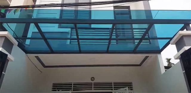 Mai-kinh-cuong-luc-khung-sat-truoc-nha MÃ¡i kÃ­nh cÆ°á»ng lá»±c vietphapgroup