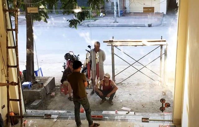 Lap-dat-cua-kinh-cuong-luc-gia-re Cá»­a kÃ­nh cÆ°á»ng lÆ°c vietphapgroup