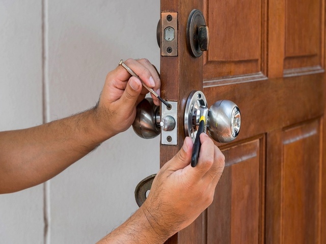 Mobile Locksmith Tampa Unlock Me & Services Inc