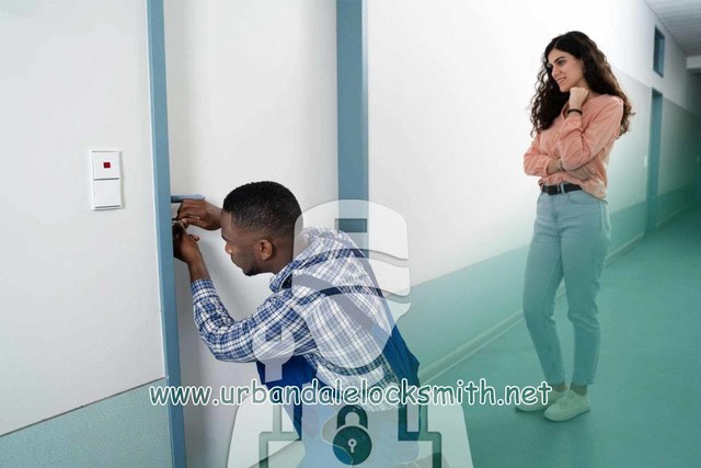 lockout-Urbandale-locksmith Urbandale Trusted Locksmith