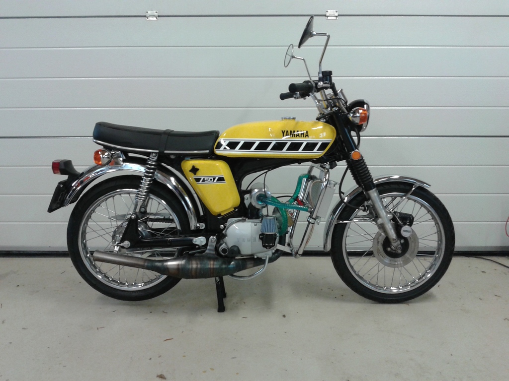 18-5-2013 009 - 1976  Kenny Roberts DX Competition Yellow LC