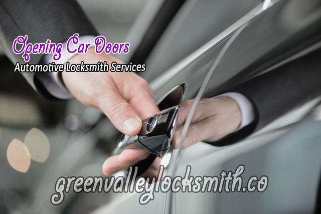 Green-Valley-locksmith-opening-car-doors Top Valley Locksmith