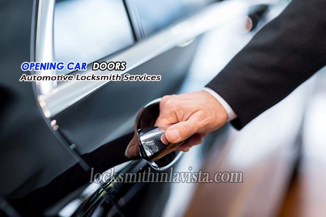 La-Vista-locksmith-opening-car-doors La Vista Quick Locksmith