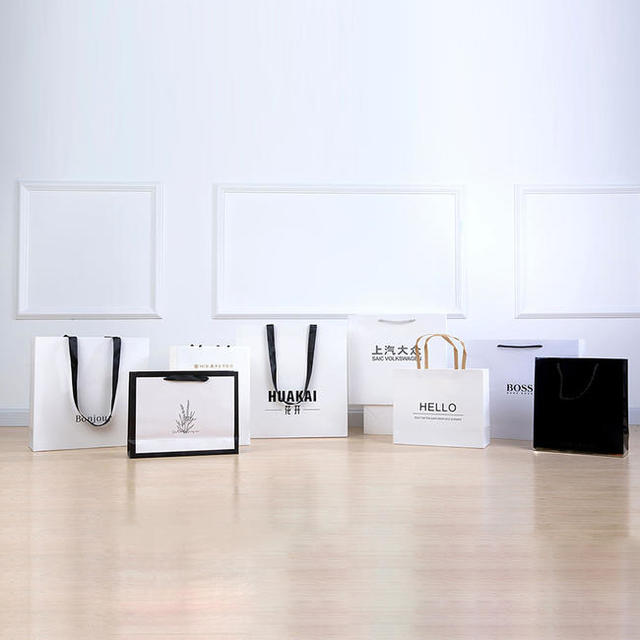 Luxury boutique gift shopping paper bag Luxury boutique gift shopping paper bag